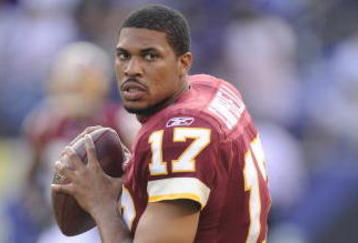 BALTIMORE, MD - AUGUST 13:  Jason Campbell #17 of the Washington Redskins warms up before a NFL preseason football game against the Baltimore Ravens on August 13, 2009 at M & T Bank Stadium in Baltimore, Maryland.   (Photo by Mitchell Layton/Getty Images)