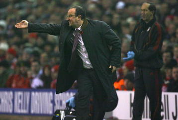 LIVERPOOL, ENGLAND - NOVEMBER 09:  Liverpool Manager Rafael Benitez shouts instructions during the Barclays Premier League match between Liverpool and Birmingham City at Anfield on November 9, 2009 in Liverpool, England.  (Photo by Alex Livesey/Getty Images)