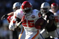 OAKLAND, CA - NOVEMBER 15:  Jamaal Charles #25 of the Kansas City Chiefs runs for a touchdown against the Oakland Raiders during an NFL game  at Oakland-Alameda County Coliseum on November 15, 2009 in Oakland, California.  (Photo by Jed Jacobsohn/Getty Images)