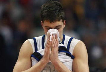TAMPA, FL - MARCH 21: Jonathan Cox #31 of the Drake Bulldogs wipes his face as he leaves the court following his team's 101-99 overime loss to the Western Kentucky Hilltoppers in the first round of the 2008 NCAA Tournament West Regional at the St. Pete Times Forum on March 21, 2008 in Tampa, Florida.  (Photo by Doug Benc/Getty Images)