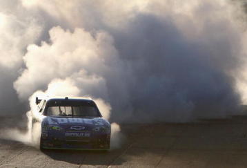 AVONDALE, AZ - NOVEMBER 15:  Jimmie Johnson, driver of the #48 Lowe's Chevrolet, performs a burnout after winning the NASCAR Sprint Cup Series Checker O'Reilly Auto Parts 500 at Phoenix International Raceway on November 15, 2009 in Avondale, Arizona.  (Photo by Christian Petersen/Getty Images)