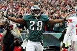 PHILADELPHIA - NOVEMBER 01:  LeSean McCoy #29 of the Philadelphia Eagles celebrates his touchdown as Bruce Johnson #25 of the New York Giants looks on on November 1, 2009 at Lincoln Financial Field in Philadelphia, Pennsylvania. The Eagles defeated the Giants 40-17.  (Photo by Jim McIsaac/Getty Images)