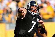PITTSBURGH - NOVEMBER 15: Ben Roethlisberger #7 of the Pittsburgh Steelers throws a pass against the Cincinnati Bengals at Heinz Field on November 15, 2009 in Pittsburgh, Pennsylvania. (Photo by Rick Stewart/Getty Images)