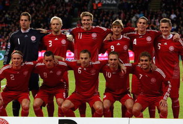 COPENHAGEN, DENMARK - OCTOBER 14:  Denmark players pose for a group photograph after the national anthem during the FIFA 2010 group one World Cup Qualifying match between Denmark and Hungary at the Parken stadium on October 14, 2009 in Copenhagen, Denmark.  (Photo by Clive Brunskill/Getty Images)