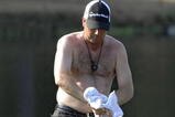 UNITED STATES - OCTOBER 26:  Doug Barron dries off after playing from a water hazard on the 16th hole during the first round of the 2006 Chrysler Championship Oct. 26 in Palm Harbor, Fl.  (Photo by Al Messerschmidt/Getty Images)