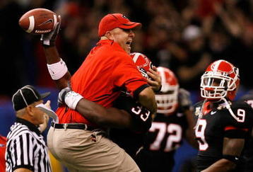 NEW ORLEANS - JANUARY 01:  Defensive coordinator Willie Martinez and Dannell Ellerbe #33 of the Georgia Bulldogs celebrate after Ellerbe intercepted the ball against the Hawai'i Warriors during the Allstate Sugar Bowl at the Louisiana Superdome on January 1, 2008 in New Orleans, Louisiana. Georgia won 41-10. (Photo by Kevin C. Cox/Getty Images)