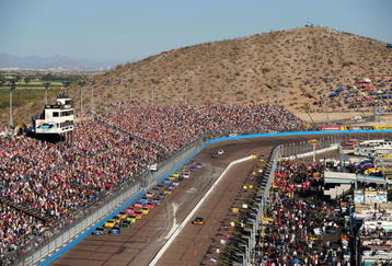 AVONDALE, AZ - NOVEMBER 15:  A general view of a restart during the NASCAR Sprint Cup Series Checker O'Reilly Auto Parts 500 at Phoenix International Raceway on November 15, 2009 in Avondale, Arizona.  (Photo by Robert Laberge/Getty Images for NASCAR)