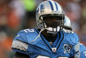 CINCINNATI - AUGUST 17:  Cliff Avril #92 of the Detroit Lions jogs on the field during the NFL game against the Cincinnati Bengals at Paul Brown Stadium on August 17, 2008 in Cincinnati, Ohio.  (Photo by Andy Lyons/Getty Images)