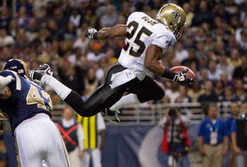 ST. LOUIS - NOVEMBER 15: Reggie Bush #25 of the New Orleans Saints scores a touchdown against the St. Louis Rams at the Edward Jones Dome on November 15, 2009 in St. Louis, Missouri.  (Photo by Dilip Vishwanat/Getty Images)