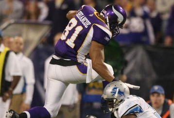 MINNEAPOLIS - NOVEMBER 15: Visanthe Shiancoe #81 of the Minnesota Vikings avoids Phillip Buchanon #31 of the Detroit Lions on November 15, 2009 at Hubert H. Humphrey Metrodome in Minneapolis, Minnesota. The Vikings defeated the Lions 27-10.  (Photo by Elsa/Getty Images)