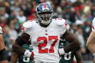 PHILADELPHIA - NOVEMBER 01:  Brandon Jacobs #27 of the New York Giants looks on against the Philadelphia Eagles on November 1, 2009 at Lincoln Financial Field in Philadelphia, Pennsylvania.  (Photo by Jim McIsaac/Getty Images)