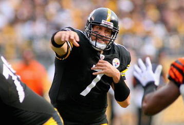 PITTSBURGH - NOVEMBER 15: Ben Roethlisberger #7 of the Pittsburgh Steelers throws a pass against the Cincinnati Bengals at Heinz Field on November 15, 2009 in Pittsburgh, Pennsylvania.  (Photo by Rick Stewart/Getty Images)