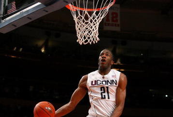 NEW YORK - MARCH 12:  Stanley Robinson #21 of the Connecticut Huskies dunks the ball against the Syracuse Orange during the quarterfinals of the Big East Tournament at Madison Square Garden on March 12, 2009 in New York City.  (Photo by Jim McIsaac/Getty Images)