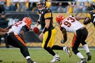 PITTSBURGH - NOVEMBER 15:  Ben Roethlisberger #7 of the Pittsburgh Steelers is pressured by Frostee Rucker #92 and Michael Johnson #93 of the Cincinnati Bengals at Heinz Field on November 15, 2009 in Pittsburgh, Pennsylvania. The Bengals won 18-12. (Photo by Rick Stewart/Getty Images)
