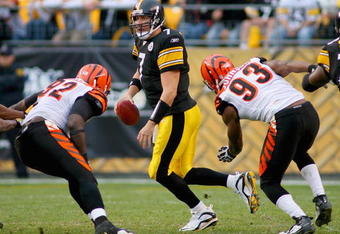 PITTSBURGH - NOVEMBER 15:  Ben Roethlisberger #7 of the Pittsburgh Steelers is pressured by Frostee Rucker #92 and Michael Johnson #93 of the Cincinnati Bengals at Heinz Field on November 15, 2009 in Pittsburgh, Pennsylvania. The Bengals won 18-12. (Photo by Rick Stewart/Getty Images)