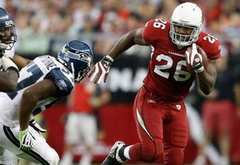 GLENDALE, AZ - NOVEMBER 15:  Beanie Wells #26 of the Arizona Cardinals carries the ball while being pursued by David Hawthorne #57 of the Seattle Seahawks in the second half at University of Phoenix Stadium on November 15, 2009 in Glendale, Arizona. The Cardinals defeated the Seahawks 31-20.  (Photo by Jeff Gross/Getty Images)