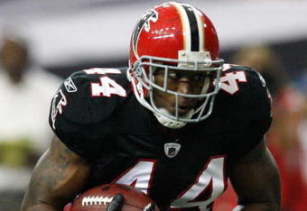 ATLANTA - SEPTEMBER 20:  Jason Snelling #44 of the Atlanta Falcons against the Carolina Panthers at Georgia Dome on September 20, 2009 in Atlanta, Georgia.  (Photo by Kevin C. Cox/Getty Images)