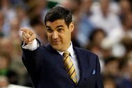 DETROIT - APRIL 04:  Head coach Jay Wright of the Villanova Wildcats reacts from the sideline while taking on the North Carolina Tar Heels during the National Semifinal game of the NCAA Division I Men's Basketball Championship at Ford Field on April 4, 2009 in Detroit, Michigan.  (Photo by Streeter Lecka/Getty Images)
