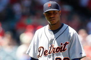 ANAHEIM, CA - AUGUST 26:  Edwin Jackson #36 of the Detroit Tigers walks back to the dugout against the Los Angeles Angels of Anaheim at Angel Stadium on August 26, 2009 in Anaheim, California.  (Photo by Jeff Gross/Getty Images)