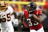 ATLANTA - NOVEMBER 08:  Michael Turner #33 of the Atlanta Falcons rushes upfield past London Fletcher #59 of the Washington Redskins at Georgia Dome on November 8, 2009 in Atlanta, Georgia.  (Photo by Kevin C. Cox/Getty Images)