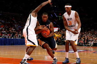 NEW YORK - MARCH 11: Tory Jackson #2 of the Notre Dame Fighting Irish drives to the hoop against Darryl Bryant #25 and Devin Ebanks #3 of the West Virginia Mountaineers during the second round of the Big East Tournament at Madison Square Garden on March 11, 2009 in New York City. (Photo by Jim McIsaac/Getty Images)