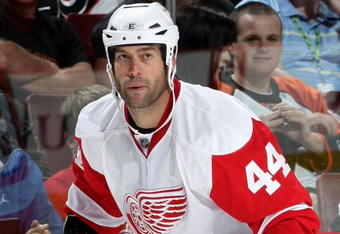 PHILADELPHIA - SEPTEMBER 22:  Todd Bertuzzi #44 of the Detroit Red Wings skates against the Philadelphia Flyers during preseason action at the Wachovia Center on September 22, 2009 in Philadelphia, Pennsylvania.  (Photo by Bruce Bennett/Getty Images)