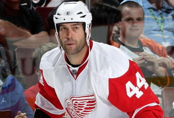 PHILADELPHIA - SEPTEMBER 22:  Todd Bertuzzi #44 of the Detroit Red Wings skates against the Philadelphia Flyers during preseason action at the Wachovia Center on September 22, 2009 in Philadelphia, Pennsylvania.  (Photo by Bruce Bennett/Getty Images)