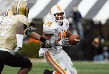 NASHVILLE, TN - NOVEMBER 22:  Eric Berry #14 of the Tennessee Volunteers carries the ball during the game against the Vanderbilt Commodores at Vanderbilt Stadium on November 22, 2008 in Nashville, North Carolina.  (Photo by Kevin C. Cox/Getty Images)