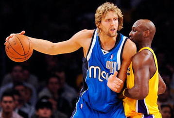 LOS ANGELES, CA - OCTOBER 30:  Dirk Nowitzki #41 of the Dallas Mavericks drives against Lamar Odom #7 of the Los Angeles Lakers during the NBA basketball game at Staples Center on October 30, 2009 in Los Angeles, California.  NOTE TO USER: User expressly acknowledges and agrees that, by downloading and/or using this Photograph, user is consenting to the terms and conditions of the Getty Images License Agreement.  (Photo by Kevork Djansezian/Getty Images)