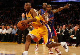 LOS ANGELES, CA - NOVEMBER 17:  Kobe Bryant #24 of the Los Angeles Lakers drives past Ben Gordon #7 of the Detroit Pistons in the second half at Staples Center on November 17, 2009 in Los Angeles, California. The Lakers defeated the Pistons 106-93.  NOTE TO USER: User expressly acknowledges and agrees that, by downloading and/or using this Photograph, user is consenting to the terms and conditions of the Getty Images License Agreement.  (Photo by Jeff Gross/Getty Images)
