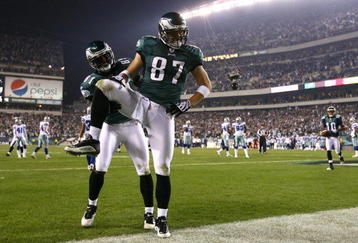 PHILADELPHIA - NOVEMBER 08:  Brent Celek #87 and Jason Avant #81 of the Philadelphia Eagles celebrate after Celek scored on a 11-yard touchdown reception in the third quarter against the Dallas Cowboys at Lincoln Financial Field on November 8, 2009 in Philadelphia, Pennsylvania. The Cowboys won 20-16. (Photo by Al Bello/Getty Images)