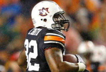 AUBURN, AL - SEPTEMBER 19:  Eric Smith #32 of the Auburn Tigers against the West Virginia Mountaineers at Jordan-Hare Stadium on September 19, 2009 in Auburn, Alabama.  (Photo by Kevin C. Cox/Getty Images)