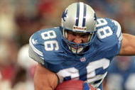 17 Sep 2000:  David Sloan #86 of the Detriot Lions runs with the ball during the game against the Tampa Bay Buccaneers at the Pontiac Silverdome in Pontiac, Michigan. The Buccaneers defeated the Lions 31-10.Mandatory Credit: Tom Pidgeon  /Allsport