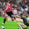 SUNDERLAND, ENGLAND - OCTOBER 17:  Andy Reid of Sunderland gets past Fabio Aurelio of Liverpool during the Barclays Premier League match between Sunderland and  Liverpool at the Stadium of Light on October 17, 2009 in Sunderland, England.  (Photo by Mike Hewitt/Getty Images)
