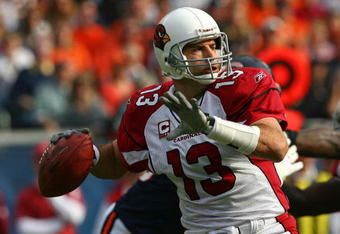 CHICAGO - NOVEMBER 08: Kurt Warner #13 of the Arizona Cardinals throws a apss against the Chicago Bears at Soldier Field on November 8, 2009 in Chicago, Illinois. The Cardinals defeated the Bears 41-21.  (Photo by Jonathan Daniel/Getty Images)