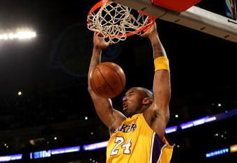 LOS ANGELES - NOVEMBER 6: Kobe Bryant #24 of the Los Angeles Lakers dunks against the Memphis Grizzlies on November 6, 2009 at Staples Center in Los Angeles, California.  NOTE TO USER: User expressly acknowledges and agrees that, by downloading and/or using this Photograph, user is consenting to the terms and conditions of the Getty Images License Agreement. (Photo by Stephen Dunn/Getty Images)