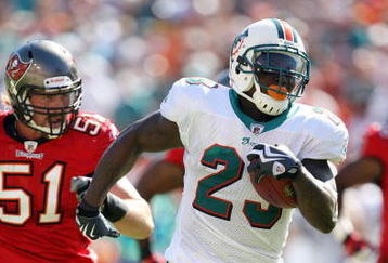 MIAMI GARDENS, FL - NOVEMBER 15:  Running back Ronnie Brown #23 of the Miami Dolphins runs past linebacker Barrett Ruud #51 of the Tampa Bay Buccaneers at Land Shark Stadium on November 15, 2009 in Miami Gardens, Florida.  (Photo by Doug Benc/Getty Images)