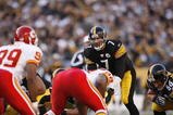 PITTSBURGH - OCTOBER 15:  Quarterback Ben Roethlisberger #7 of the Pittsburgh Steelers eyes the defense against the Kansas City Chiefs at Heinz Field on October 15, 2006 in Pittsburgh, Pennsylvania. The Steelers won the game 45-7. (Photo by Thomas E. Witte/Getty Images)
