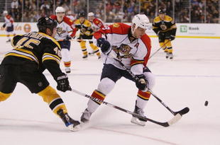 BOSTON - NOVEMBER 12:  Stephen Weiss #9 of the Florida Panthers tries to keep the puck from Mark Stuart #45 of the Boston Bruins on November 12, 2009 at the TD Garden in Boston, Massachusetts.  (Photo by Elsa/Getty Images)