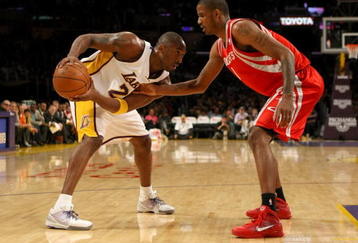 LOS ANGELES - NOVEMBER 15:  Kobe Bryant #24 of the Los Angeles Lakers controls the ball against Trevor Ariza #1 of the Houston Rockets on November 15, 2009 at Staples Center in Los Angeles, California.  The Rockets won 101-91.  NOTE TO USER: User expressly acknowledges and agrees that, by downloading and/or using this Photograph, user is consenting to the terms and conditions of the Getty Images License Agreement.   (Photo by Stephen Dunn/Getty Images)