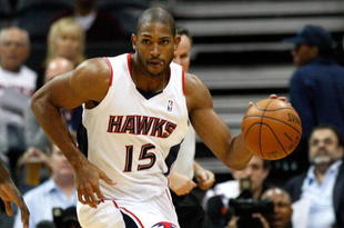 ATLANTA - OCTOBER 28:  Al Horford #15 of the Atlanta Hawks against the Indiana Pacers at Philips Arena on October 28, 2009 in Atlanta, Georgia.  (Photo by Kevin C. Cox/Getty Images)