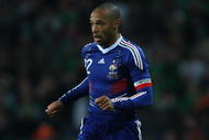 DUBLIN, IRELAND - NOVEMBER 14:  France forward  Thierry Henry races towards goal during the FIFA 2010 World Cup Qualifier play off first leg between Republic of Ireland and France at Croke Park   on November 14, 2009 in Dublin, Ireland.  (Photo by Stu Forster/Getty Images)