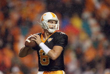 KNOXVILLE, TN - OCTOBER 31:  Quarterback Jonathan Crompton #8 of the Tennessee Volunteers looks to pass the ball during the game against the South Carolina Gamecocks at Neyland Stadium on October 31, 2009 in Knoxville, Tennessee.  (Photo by Streeter Lecka/Getty Images)