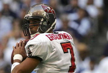 DALLAS - NOVEMBER 23:  Quarterback Bruce Gradkowksi #7 of the Tampa Bay Buccaneers drops back to pass against the Dallas Cowboys at Texas Stadium November 23, 2006 in Irving, Texas.  (Photo by Ronald Martinez/Getty Images)