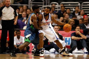 LOS ANGELES, CA - NOVEMBER 02: Baron Davis #1 of the Los Angeles Clippers is defended by Jonny Flynn #10 of the Minnesota Timberwolves during the first half at Staples Center on November 2, 2009 in Los Angeles, California. NOTE TO USER: User expressly acknowledges and agrees that, by downloading and/or using this Photograph, user is consenting to the terms and conditions of the Getty Images License Agreement. (Photo by Jeff Gross/Getty Images)