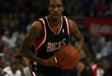 CHICAGO - NOVEMBER 03: Brandon Jennings #3 of the Milwaukee Bucks looks to pass against the Chicago Bulls at the United Center on November 3, 2009 in Chicago, Illinois. The Bulls defeated the Bucks 83-81.  (Photo by Jonathan Daniel/Getty Images)