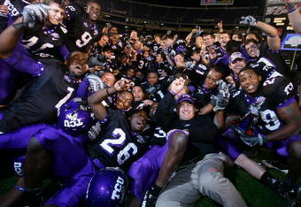 SAN DIEGO, CA - DECEMBER 23:  Head Coach Gary Patterson of the TCU Horned Frogs and his team celebrate their 17-16 win over Boise State Broncos during the San Diego County Credit Union Poinsettia Bowl at Qualcomm Stadium on December 23, 2008 in San Diego, California. (Photo by Donald Miralle/Getty Images)