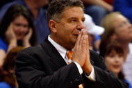 LAWRENCE, KS - JANUARY 03:  Head coach Bruce Pearl of the Tennessee Volunteers reacts during the game against the Kansas Jayhawks on January 3, 2009 at Allen Fieldhouse in Lawrence, Kansas.  (Photo by Jamie Squire/Getty Images)