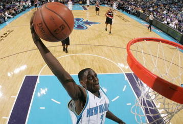 NEW ORLEANS - NOVEMBER 13:  Darren Collison #2 of the New Orleans Hornets dunks the ball during the game against the Portland Trail Blazers at New Orleans Arena on November 13, 2009 in New Orleans, Louisiana.  NOTE TO USER: User expressly acknowledges and agrees that, by downloading and or using this photograph, User is consenting to the terms and conditions of the Getty Images License Agreement. (Photo by Chris Graythen/Getty Images)