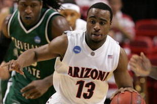 MIAMI - MARCH 22: Guard Nic Wise #13 of the University of Arizona Wildcats steals the ball from forward J'Nathan Bullock (L) of the Cleveland State University Vikings during the second round of the NCAA Division I Men's Basketball Tournament at the American Airlines Arena on March 22, 2009 in Miami, Florida. (Photo by Marc Serota/Getty Images)